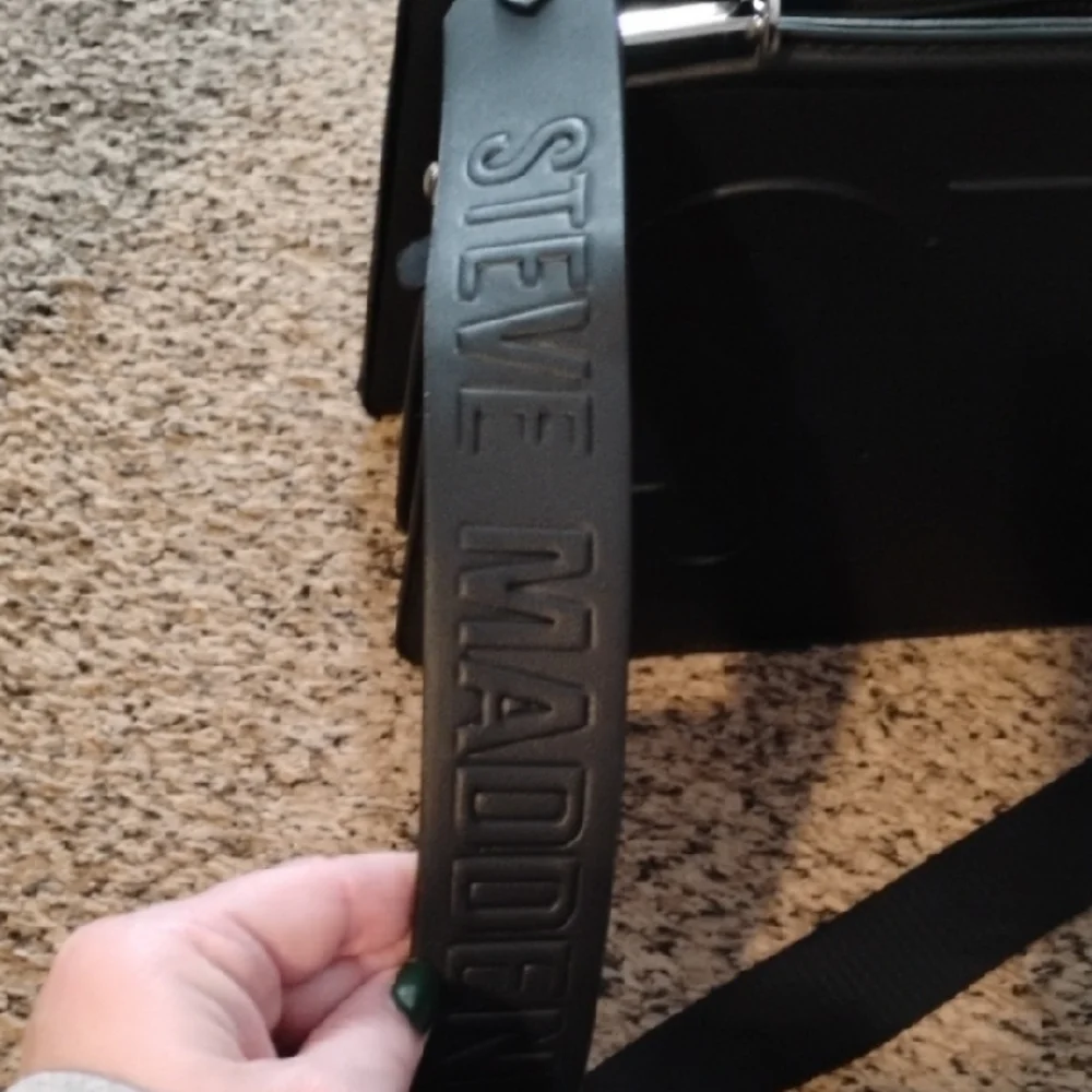 Steve Madden Black Crossbody Bag - Picture 2 of 4